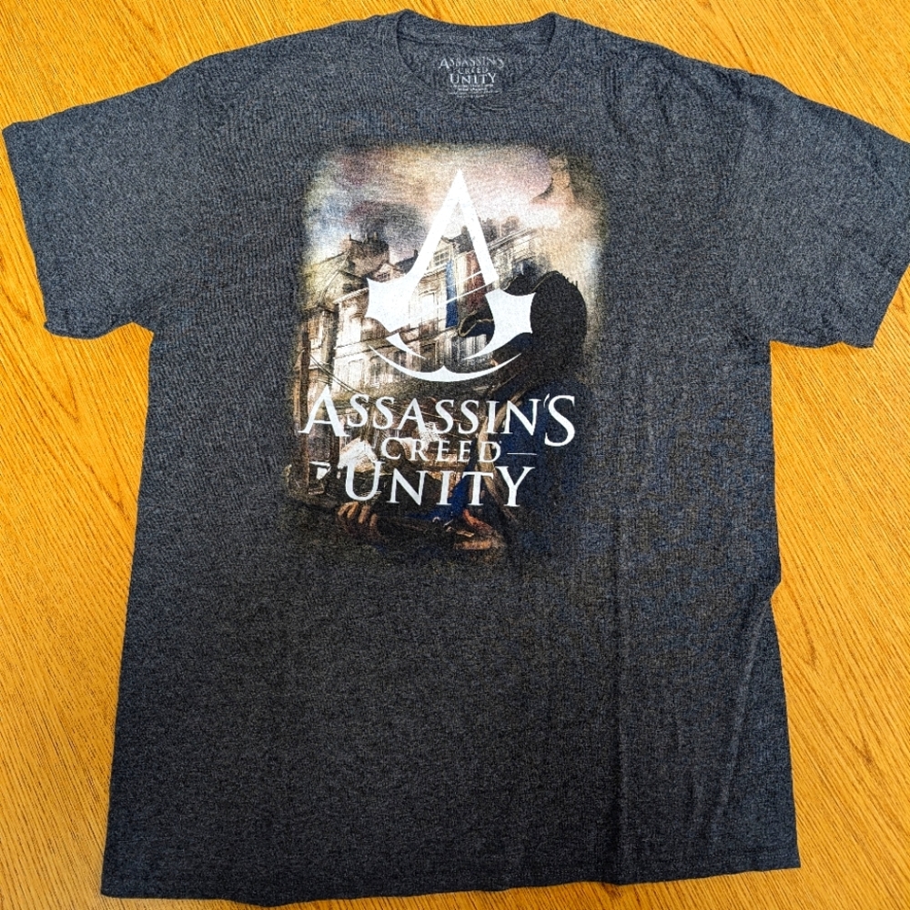 Mens large Assassin's Creed t shirt, very good condition!